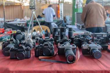 Ankara / Türkiye-03 Şubat 2019: Bit pazarındaki eski fotoğraf makineleri, Ayranci Antika Pazari, antika pazarı