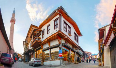 Ankara / Türkiye-09 Mart 2019: Ankara Kalesi civarında alışveriş için turistik mahalle