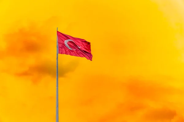 Bandiera Turca Sventola Nel Cielo Colore Arancione — Foto Stock