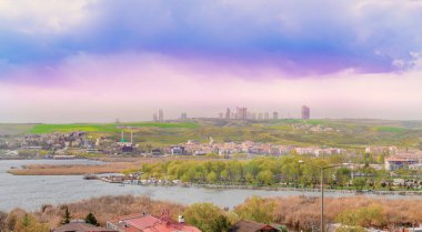 Ankara / Türkiye-28 Nisan 2019; Golbasi kenti ile Mogan Gölü yakınında bir park