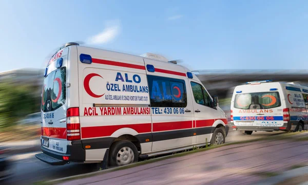 Ankara / Türkiye-23 Haziran 2019: İki ambulans yolda.