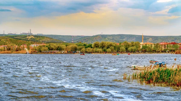 トルコのゴルバシ市アンカラとモガン湖の近くの公園 — ストック写真