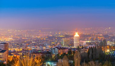 Ankara / Türkiye-26 Aralık 2018: Atakule Kulesi 'nden kent manzarası (Botanik bahçesi ve Sheraton Oteli)