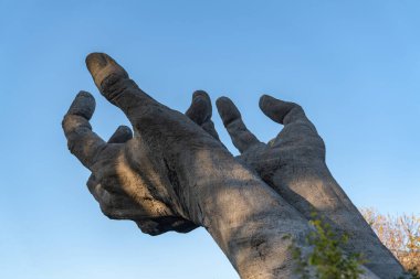 Ankara / Türkiye-24 Kasım 2018: Heykeltıraş Metin Yurdanur 'un Abdi İpekçi Parki heykeli. Ankara 'da buluşmak için çok popüler bir yer