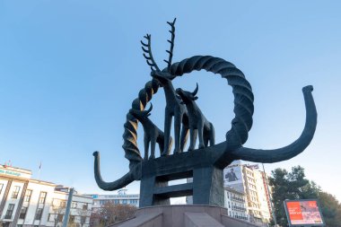 Ankara / Türkiye-24 Kasım 2018: Hitit Güneş heykeli Sihhiye Meydanı 'nda.