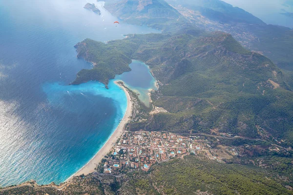 Babadag Dağı, Fethiye, Mugla, Türkiye 'den Oludeniz Sahili manzarası