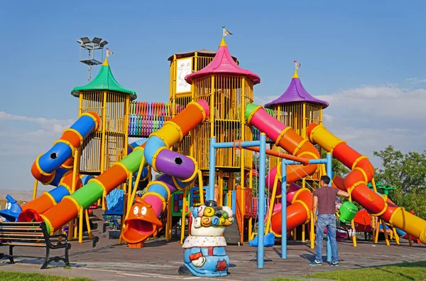 Barevné Dětské Hřiště Veřejném Parku Ankaře Turecko — Stock fotografie
