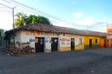 Tegucigalpa, Honduras, 24 Kasım 2013, El Amatillo 'dan başkente giden eski dükkanlar., 