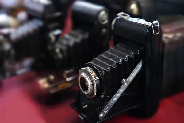 老式波纹管摄影相机的选择性聚焦 — 图库照片