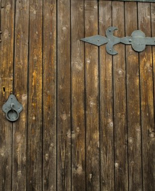 metal kilitleri ile kurulu