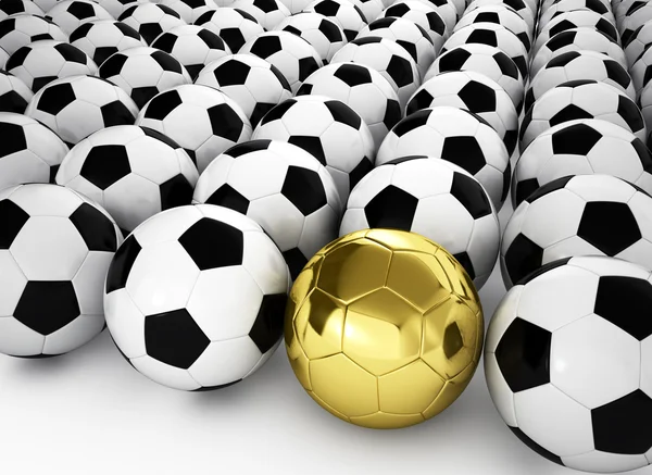 Uma bola de futebol de ouro em muitas bolas de futebol branco — Fotografia de Stock