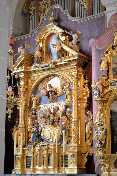 ภายในโบสถ์คาทอลิก 01 — ภาพถ่ายสต็อก