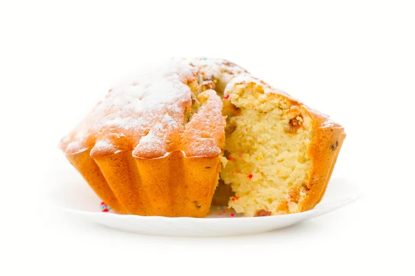 Cupcake espolvoreado con azúcar pudroyyu aislado — Foto de Stock