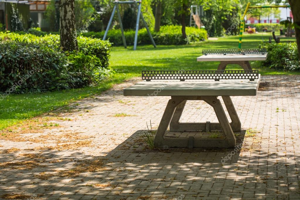 Tavoli Da Ping Pong Nel Parco Giochi Di Un Parco Pubblico