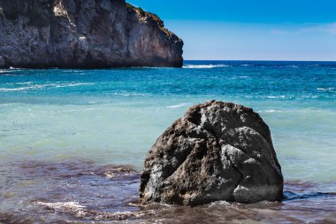 Deniz ve kayalık sahil İspanya'nın mallorca Adası