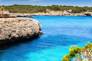 Akdeniz ve kayalık sahil İspanya'nın mallorca Adası
