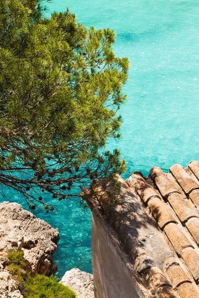 Huis door de zee. eiland Mallorca, Spanje — Stockfoto