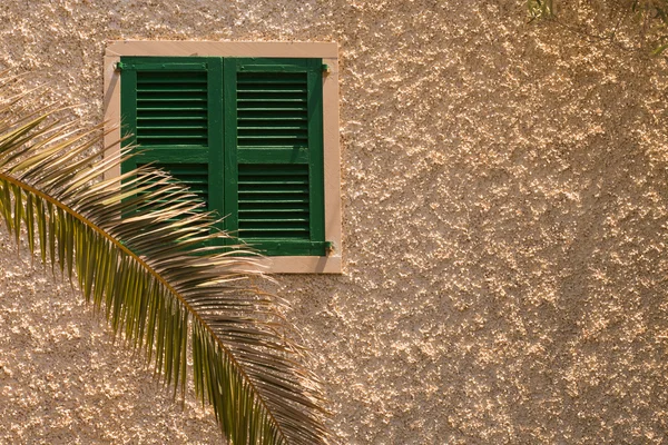 Fenster eines spanischen Hauses — Stockfoto