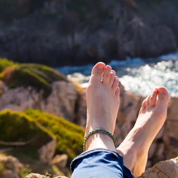 Dovolená Dovolená. žena nohy. relaxační těší slunce. — Stock fotografie