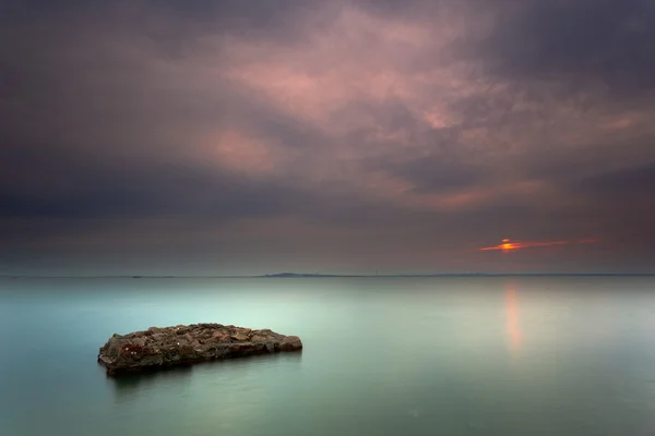 Show sea breakwater — Stock Photo, Image