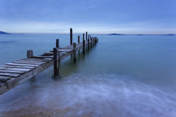 The predawn wooden piers — Stock Photo, Image