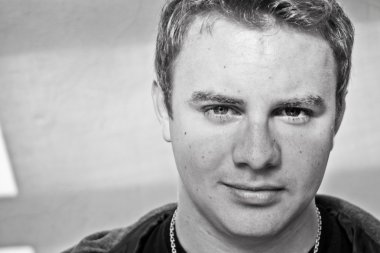Genç Teen Boy (siyah ve beyaz yakından içinde)