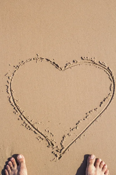 Heart shape in white sand — Stock Photo, Image