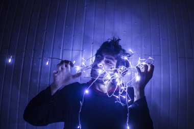 Noel ışıkları çözmek için çaba sarf çekici modeli