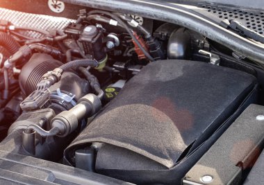 Soğuk havada sıcak tutmak için araba aküsü için termal koruyucu.