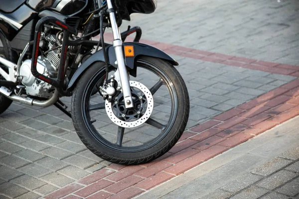 城市旅游摩托车前轮带盘式制动器 — 图库照片