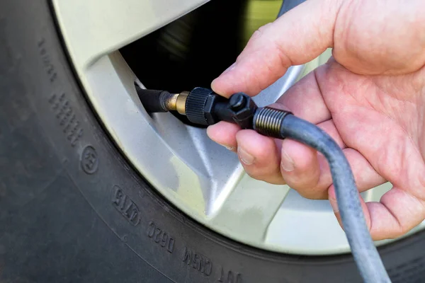 Connecting Hose Wheel Spool Car Inflating Wheel Air Close Equipment — Stock Photo, Image