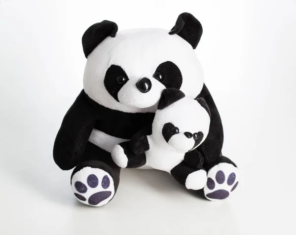 Miękka Zabawka Dla Dzieci Czarno Biała Panda Małym Białym Tle — Zdjęcie stockowe