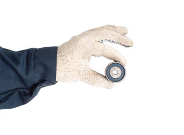 Bir araba tamircisinin arabaların motorunda küçük bir kronometre kayışı vardır. Zamanlayıcı kayışı değiştirici zamanlayıcı, izole