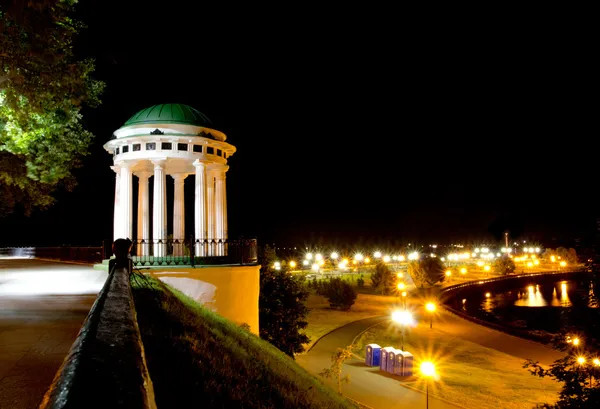 Беседка на берегу реки Стоковое Фото