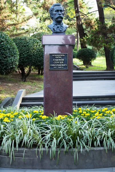 Bust of the founder of the Sochi Arboretum Khudekov Sergey — Stock Photo, Image