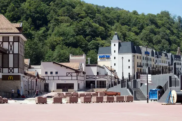 Construcción de la nueva instalación de esquí olímpico "Rosa Khutor " —  Fotos de Stock