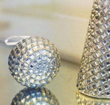 kürk-ağaç oyuncak ve Küre