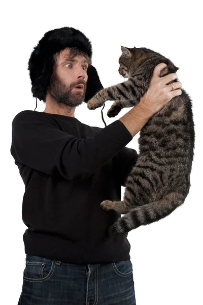 Homem de chapéu abas de orelha segurando gato — Fotografia de Stock