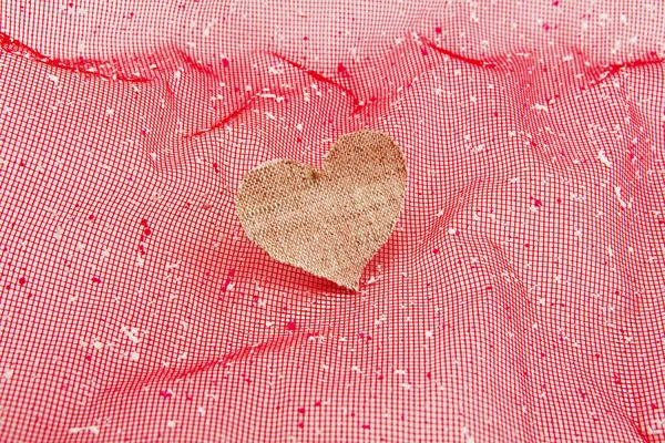 Vintage fabric heart on rose background — Stock Photo, Image