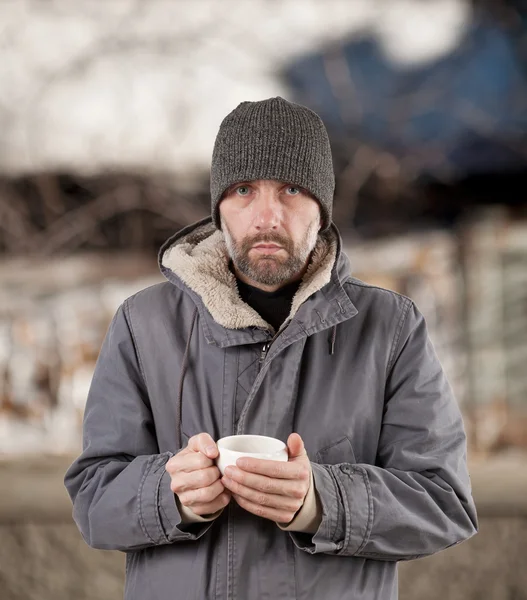 yetişkin adam tutarak Kupası