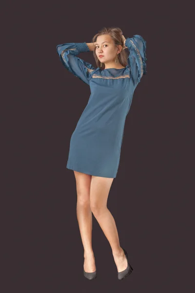 カクテル ドレスの若いきれいな女性 — ストック写真