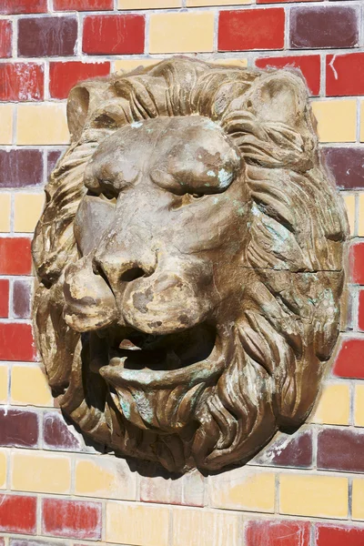 Muur fragment in het park van massandra palace — Stockfoto