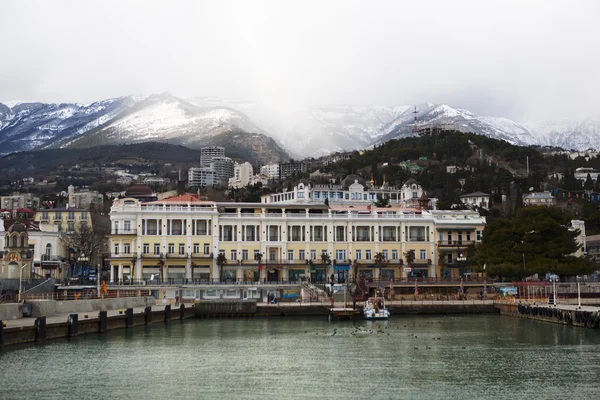 Vista invernale di Yalta, il Crimea — Foto Stock