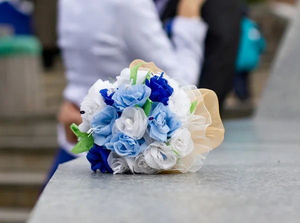 Modrá a bílá svatební kytice — Stock fotografie