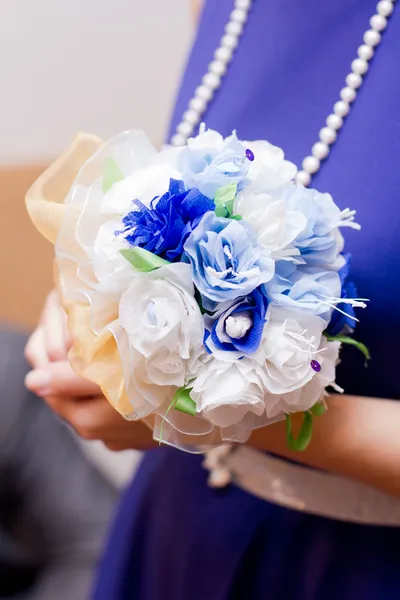 Bridal bouquet in the witness hands — Stock Photo, Image