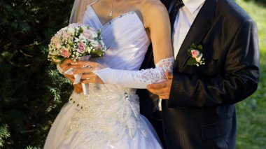 pembe ve beyaz gül gelin buketi