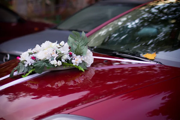 赤の結婚式の車 — ストック写真