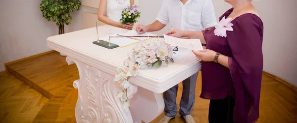 Pintura Jóvenes Oficina Registro Ceremonia Boda Kiev — Foto de Stock