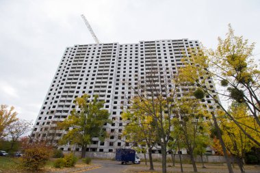 Taras Shevchenko Üniversitesi yakınlarında çok katlı yeni binaların inşaatı