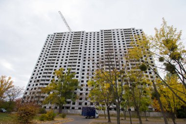 Taras Shevchenko Üniversitesi yakınlarında çok katlı yeni binaların inşaatı